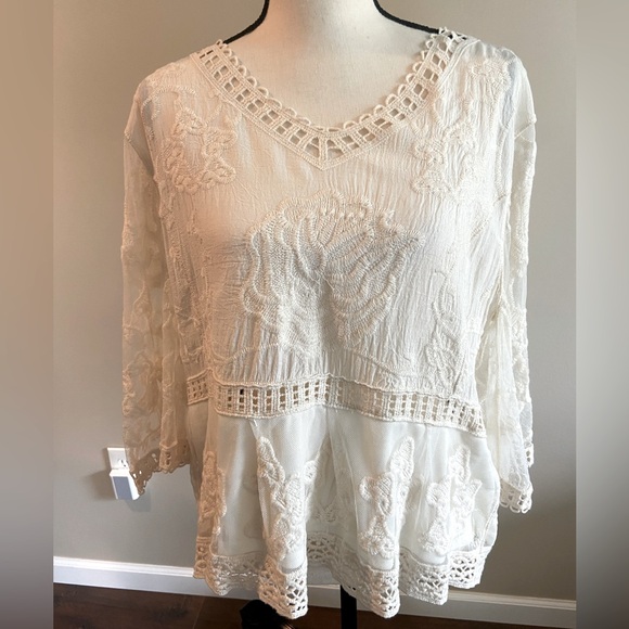 Ultra Pink Lace Embroidery Cream Colored Gauzy Style Top Size M - Picture 1 of 6